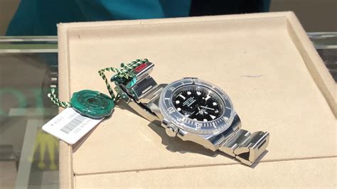 rolex submariner dubai